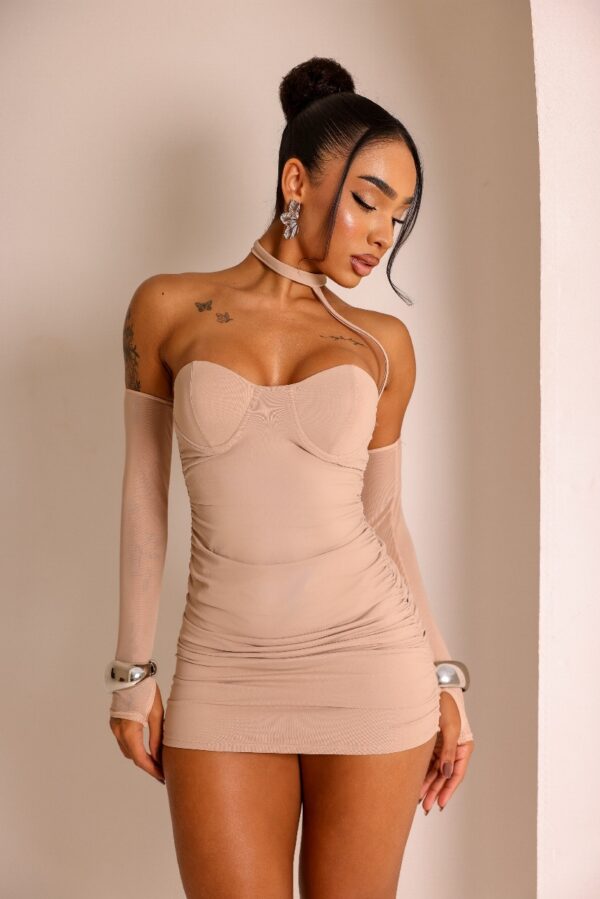 Vestido com Choker e Luvas